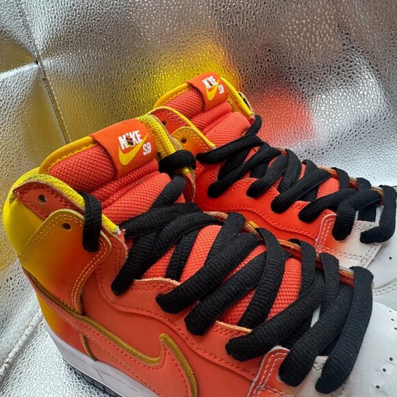 Size 8.5 Nike Dunk SB‎ High Sweet Tooth Mens Orange White Sneakers FN5107-700 - Picture 4 of 13